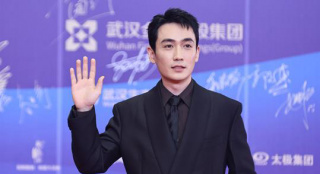 百花奖形象大使朱一龙帅气亮相 透露正在拍摄新片