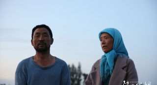 电影《隐入尘烟》上映 导演手绘海报、预告片发布