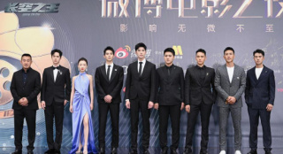 《长空之王》王一博周冬雨携“试飞小队”登红毯