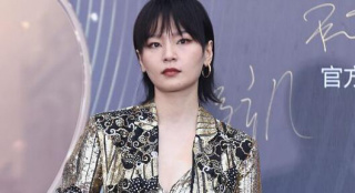 周笔畅鎏金套装闪耀全场！获赞“复古又性感”