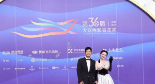 “宠妻现场”！郭晓东程莉莎百花奖红毯秀恩爱