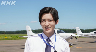 目黑莲《舞翔长空》制服姿初公开 为戏学飞机驾驶